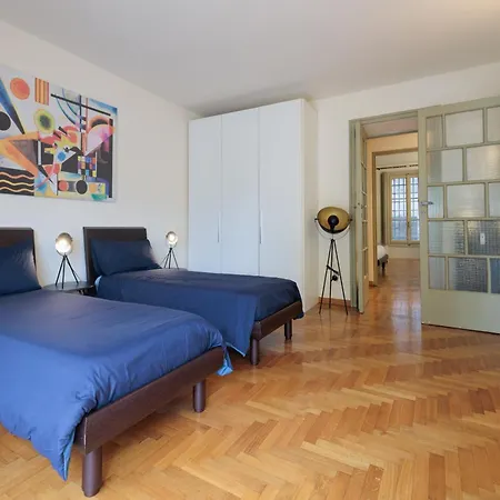 Urban House - Elegant Brera Center Apartment Milan