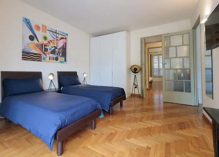 Urban House - Elegant Brera Center Apartment Milan