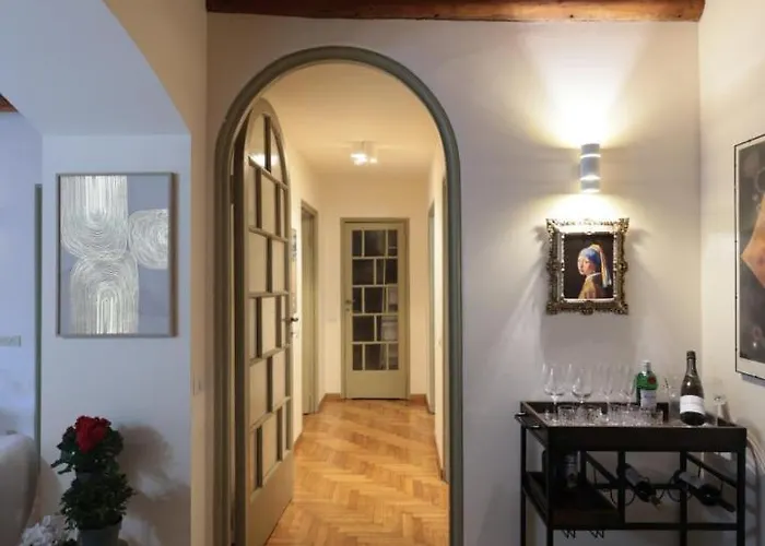 Urban House - Elegant Brera Center Apartment Milan