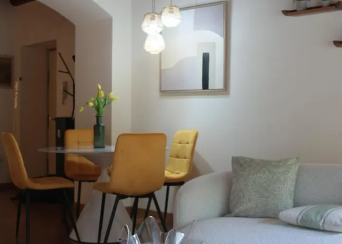Urban House - Elegant Brera Center Apartment